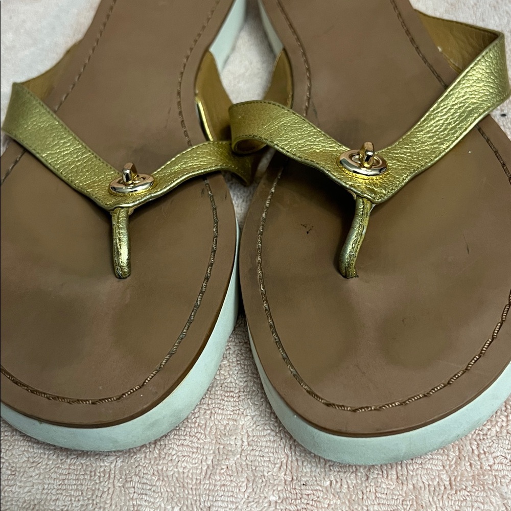Coach Shelly A01045 gold tone, thong slipper size 11 B - Picture 12 of 16